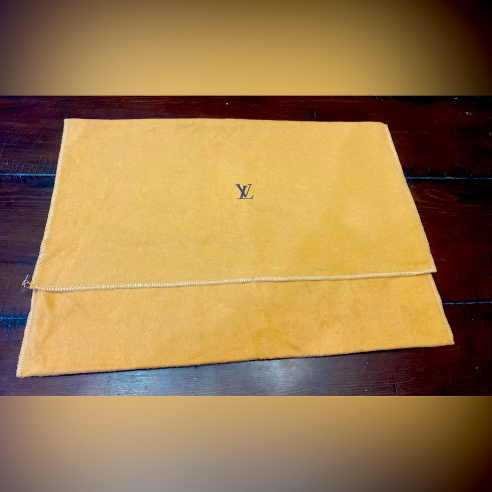 LV Dust Cover - LV Dusty